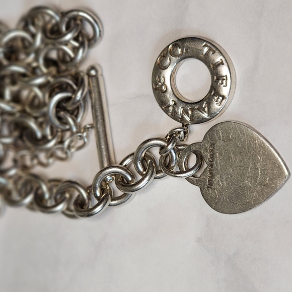 This Tiffany & Co. heart tag toggle Retired necklace - Picture 5 of 6
